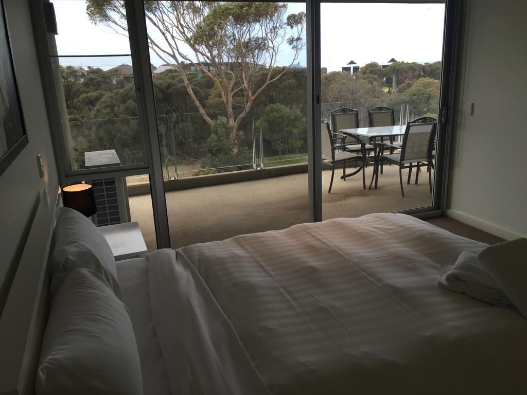 Onshore Torquay Room photo
