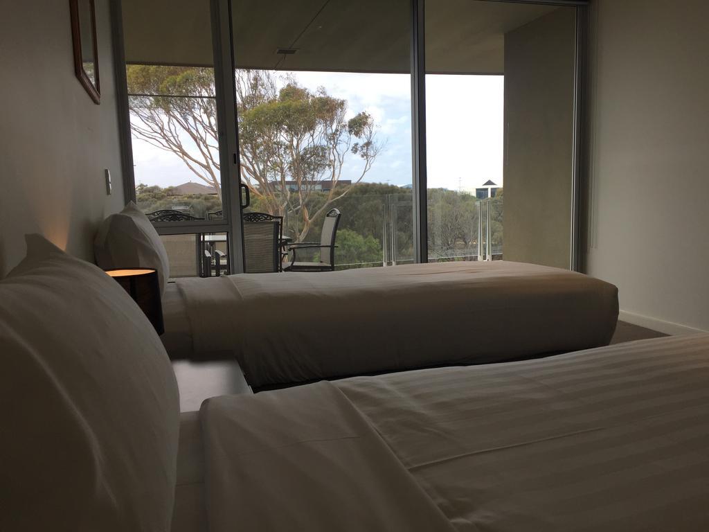 Onshore Torquay Room photo